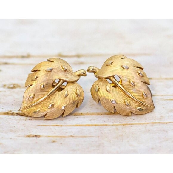 Vintage Diamond Leaves Gold Tone Clip On Earrings by Crown Trifari - BM1 - Picture 1 of 3